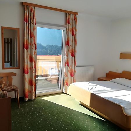 טאופליץ Hotel Pension Sonnenuhr מראה חיצוני תמונה