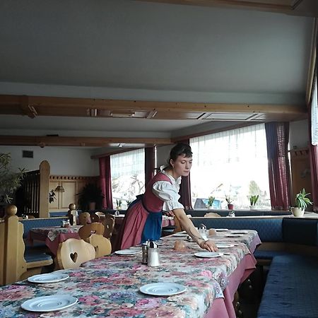 טאופליץ Hotel Pension Sonnenuhr מראה חיצוני תמונה