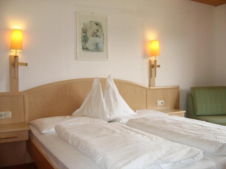 טאופליץ Hotel Pension Sonnenuhr חדר תמונה