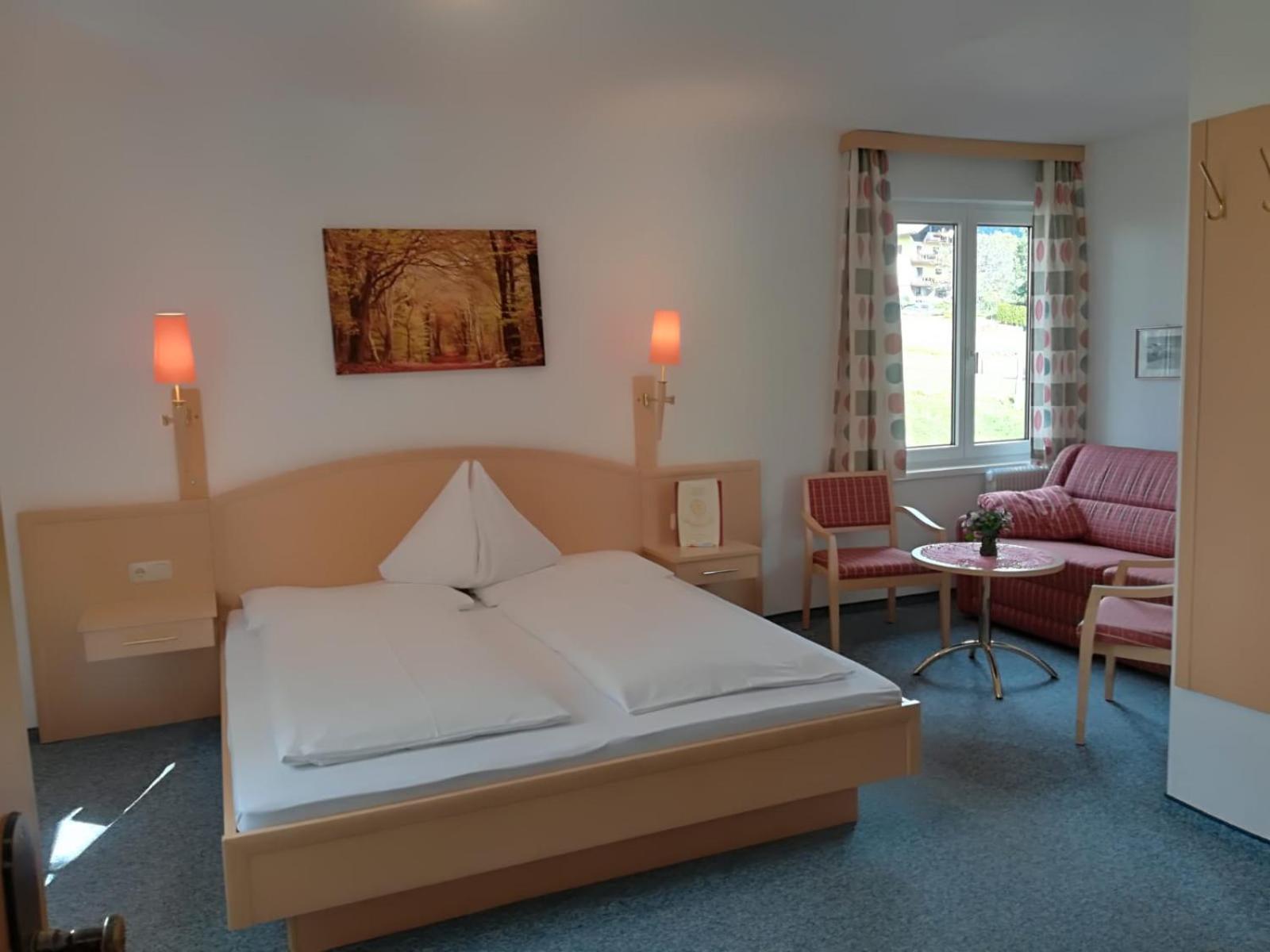 טאופליץ Hotel Pension Sonnenuhr מראה חיצוני תמונה